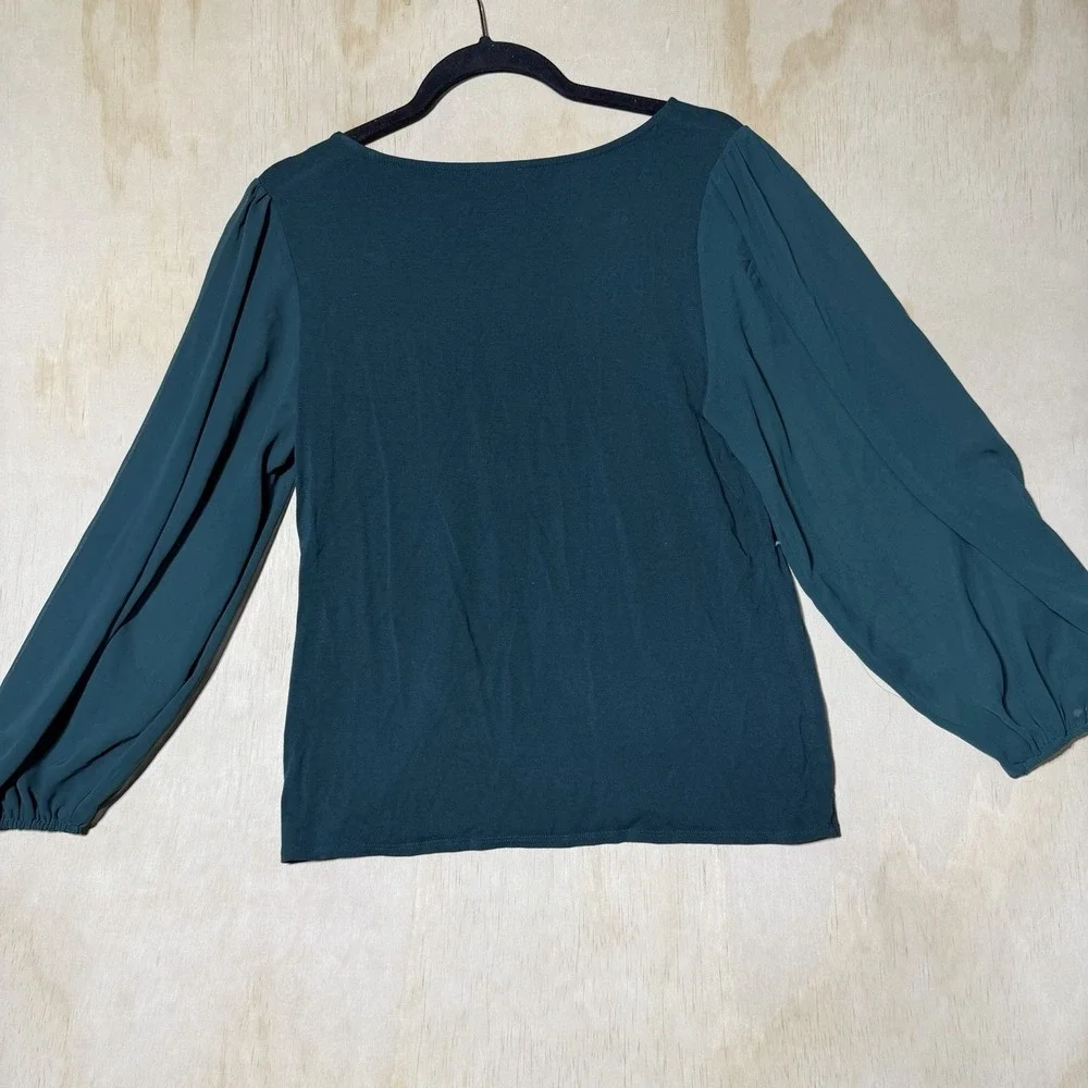Vince Camuto Women's Medium Green Jeweled Blouse 3/4 Sheer Sleeve‎ Stretch Top